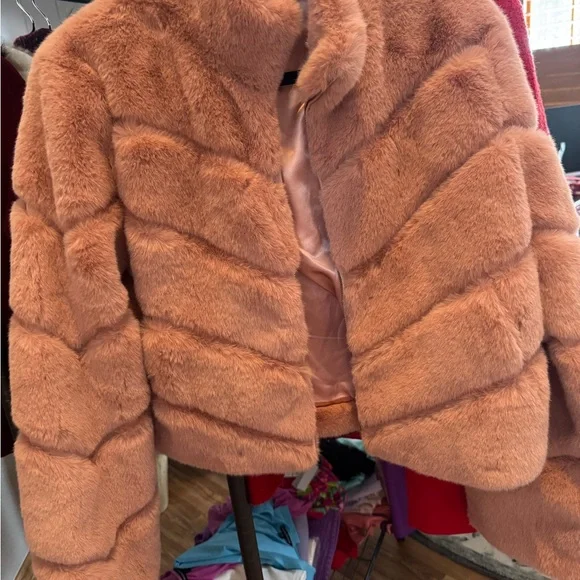 Generation Love Misty Rose Faux Fur Chevron Cropped Jacket - Picture 7 of 9